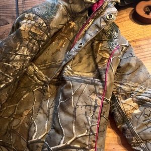 Little girls xs carhartt camo jacket. Used but good condition.